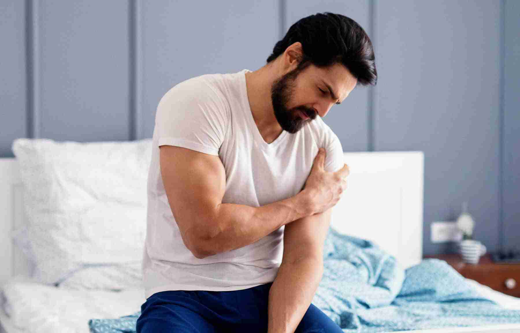 7 Tips Mengatasi Bahu Kaku di Pagi Hari